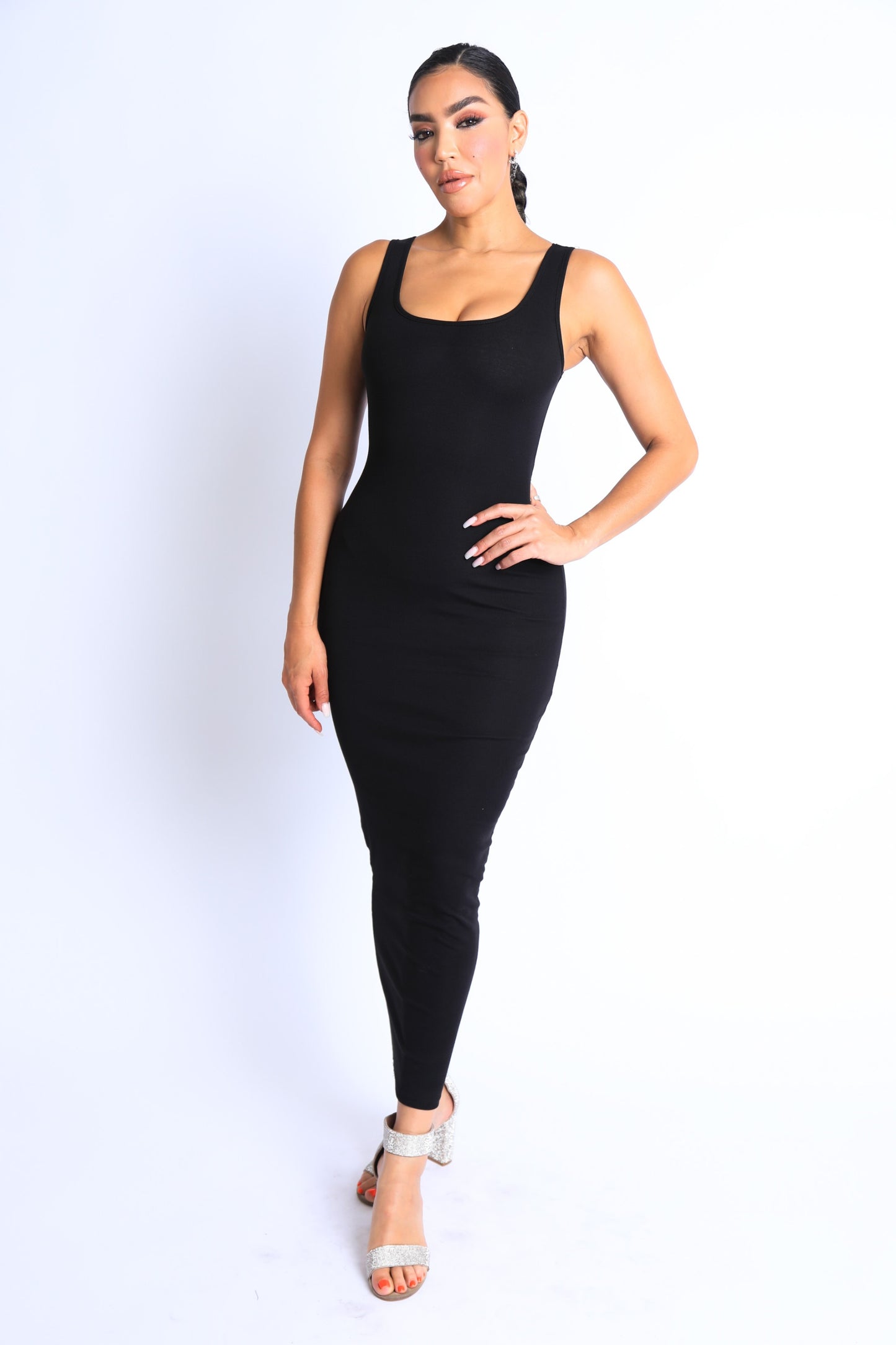 Basic Scoop Neckline Maxi Dress